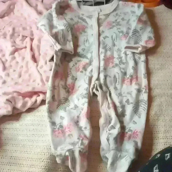 BIG BUNDLE!!!! 0-6m bundle cute stuff all pink - Picture 6 of 16